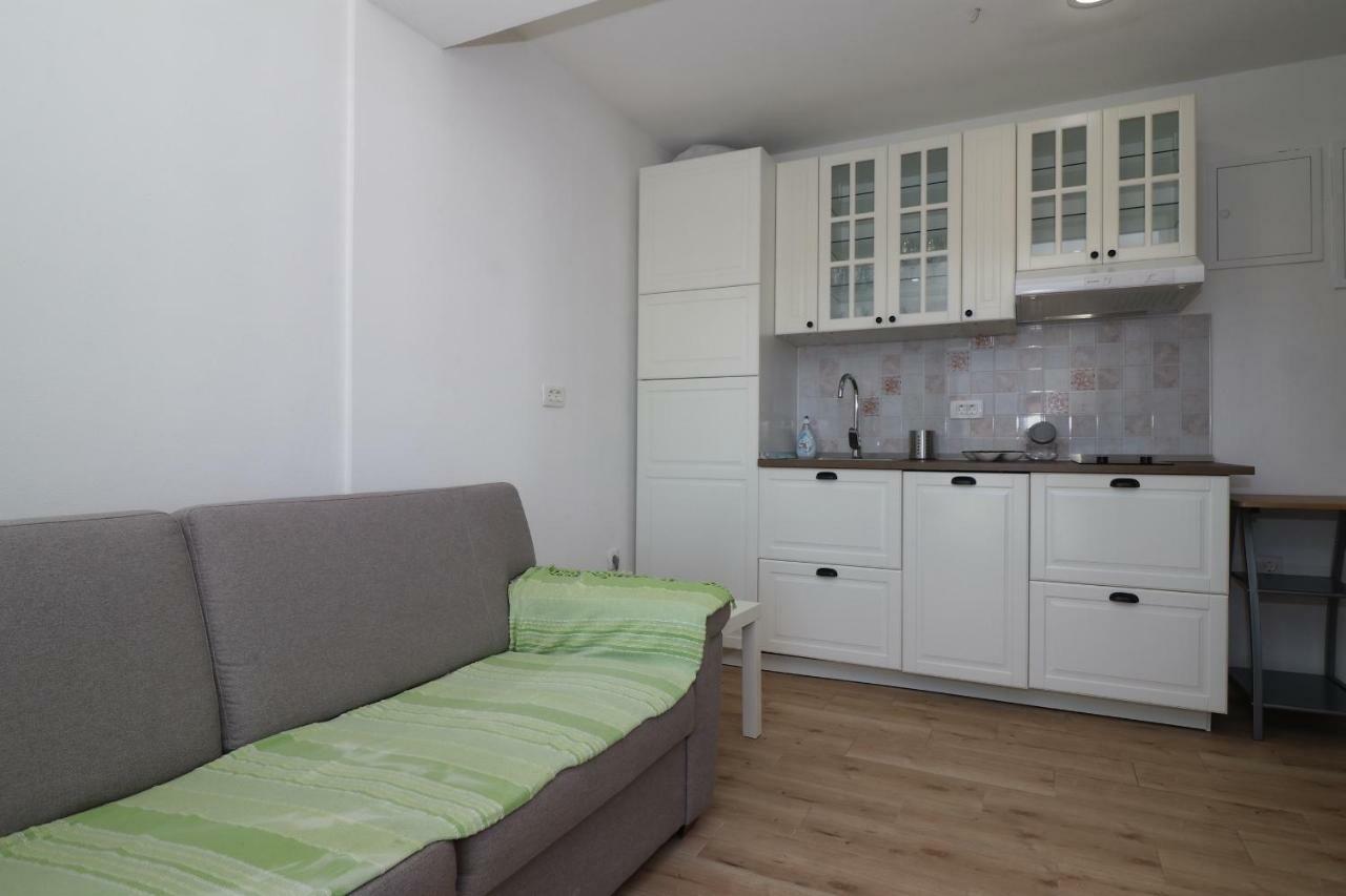 Apartments Korina & Dadi ロヴィニ エクステリア 写真